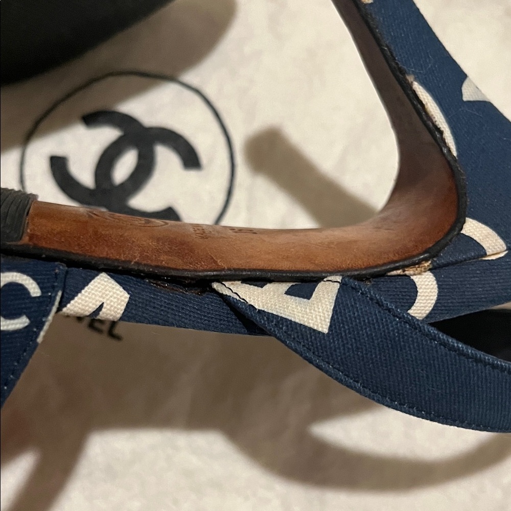 CHANEL Dark Blue and White Heels - Picture 12 of 13